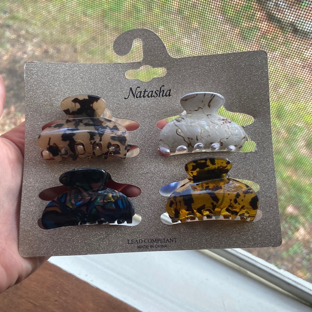 4 small hair claw clips